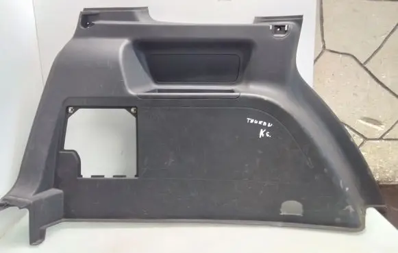 Volkswagen Touran I Trunk/boot lower side trim panel 1T0867035031