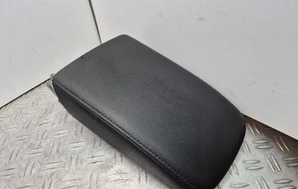 Volkswagen Touran III Armrest