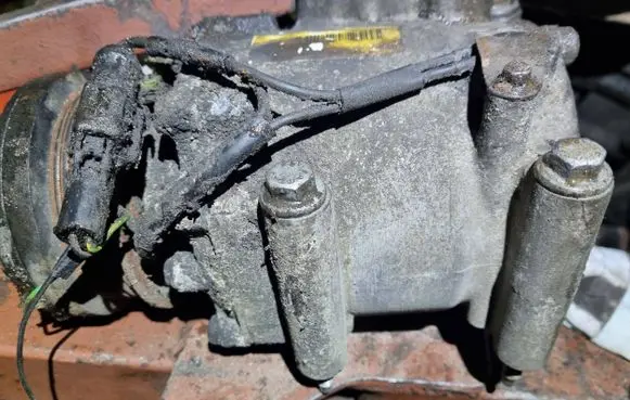 Ford Focus Air conditioning (A/C) compressor (pump) 3918J38 0381003H