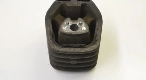 Mercedes-Benz A W169 Engine mount bracket