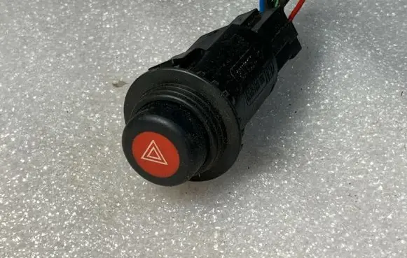 Opel Astra F Hazard light switch 90181853 S501118