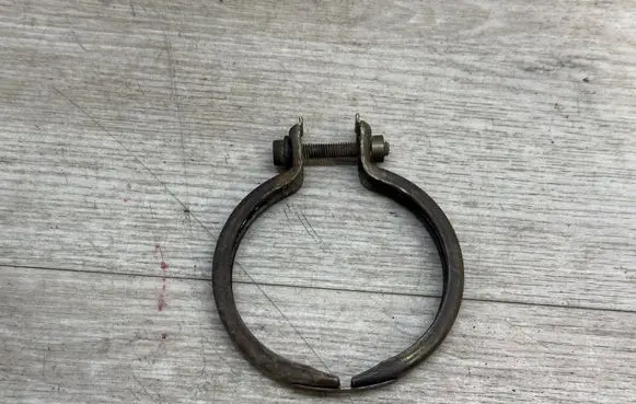 Porsche Macan (95B) Muffler pipe connector clamp 5Q0253725C