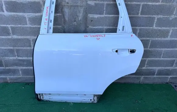 Volkswagen Touareg II Rear door 