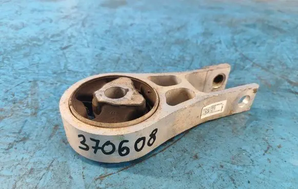 Jeep Compass Engine mount bracket 68253028AB