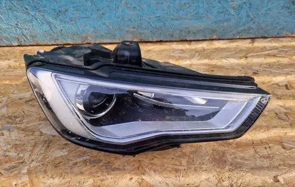 Audi A3 S3 8V Headlight/headlamp 8V0941006C