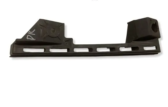 Volkswagen Touran I Front bumper mounting bracket 1T0807889B 013832