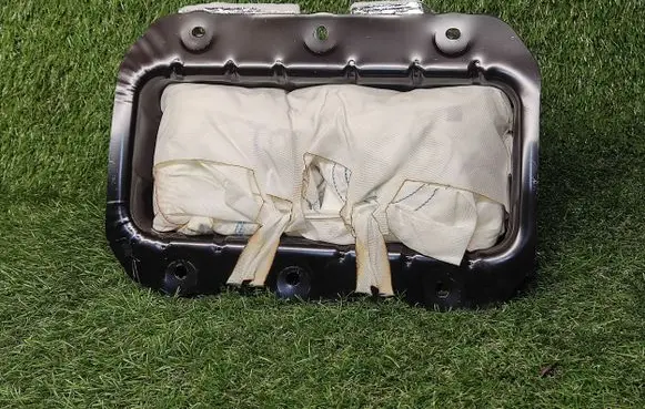 Ford Focus Passenger airbag F1EBA044A74AB