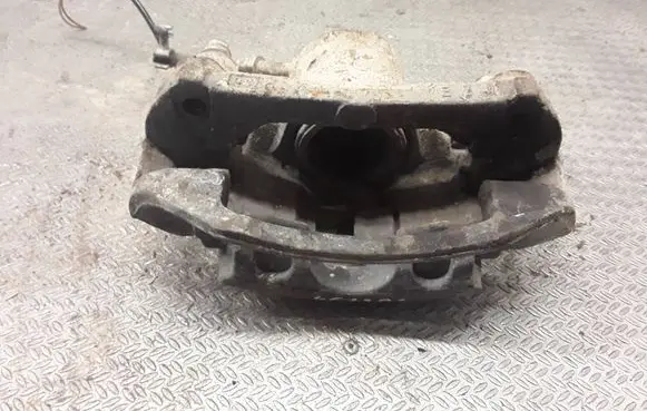 Mercedes-Benz Vito Viano W638 Front brake caliper