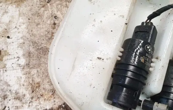 BMW X5 E70 Windscreen/windshield washer pump 008017