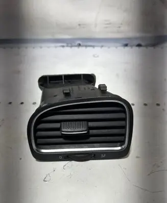 Volkswagen Golf VI Dashboard side air vent grill/cover trim 5K0819703 5K0819709 3KVB06