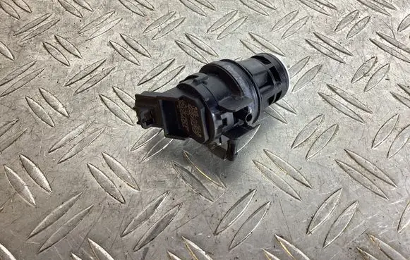 Lexus GS 250 350 300H 450H Windscreen/windshield washer pump 8533060190