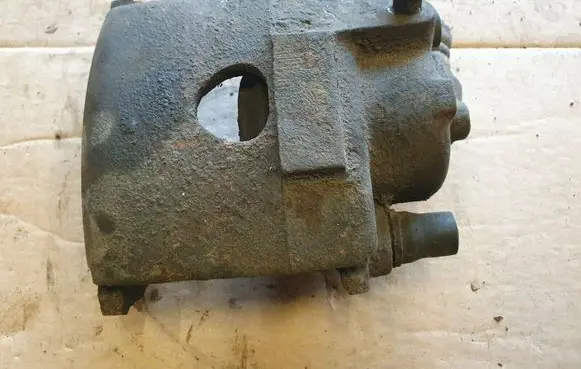 Volkswagen Golf I Front brake caliper 171615123B