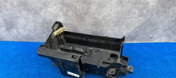 Opel Insignia A Battery box tray 13448185