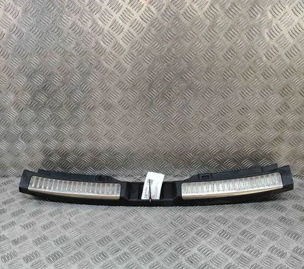 Trunk/boot sill cover protection