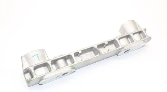 Volvo XC40 Engine mounting bracket 32137504