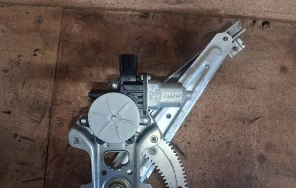 Peugeot 4007 Rear window lifting mechanism without motor 5713A086 A021