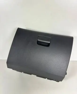 Mercedes-Benz GLA W156 Glove box