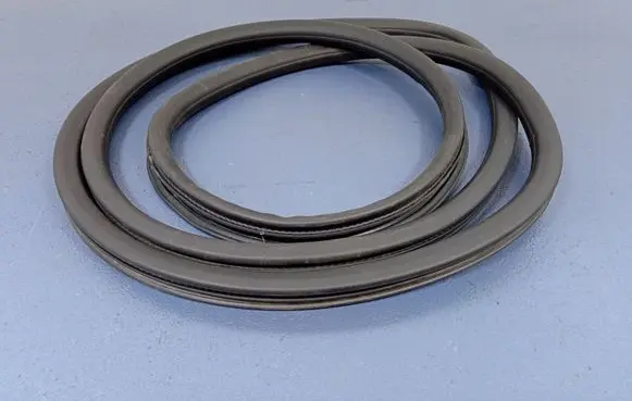Porsche Cayenne (92A) Front door rubber seal 7P0867365F