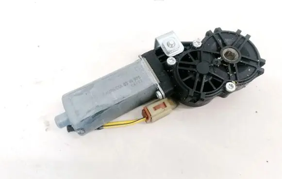 BMW 5 E60 E61 Seat adjustment motor 0390201999 8316670