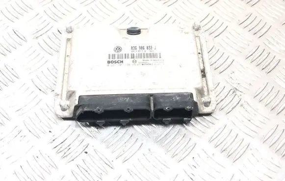 Skoda Octavia Mk1 (1U) Engine control unit/module 036906032J 26SA8491 18240078