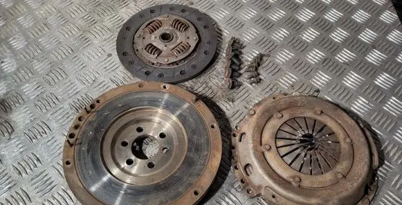 Volkswagen Golf III Clutch set kit 032141031QX 302017902