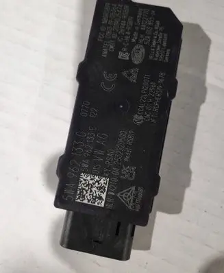 Volkswagen Tiguan Aerial antenna amplifier 5WA962133G