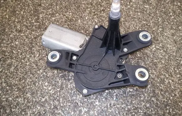 Nissan Primera Rear window wiper motor 53017712