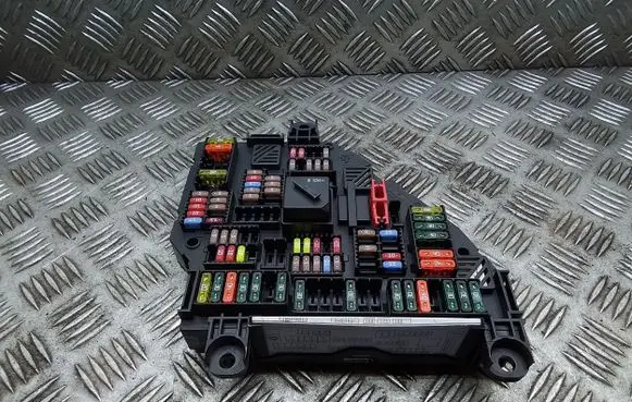 BMW 5 F10 F11 Fuse module 9264923 926492302