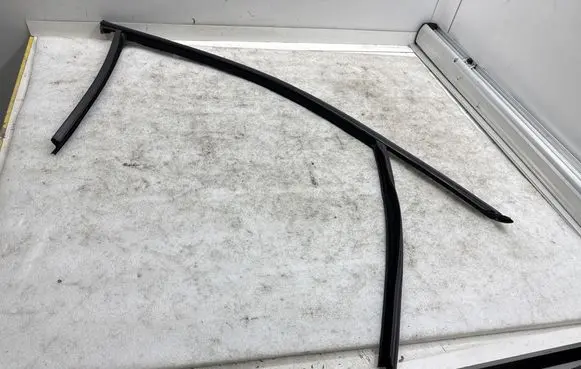 BMW X2 U10 Front door windshield rail 5A2EC58513 51335A2FC58 18045