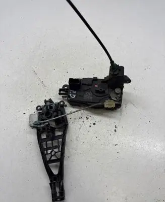 Opel Astra H Front door lock 13210749