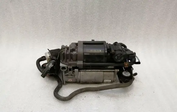 Mercedes-Benz CLS C218 AMG Air suspension compressor/pump A2123200104 106149