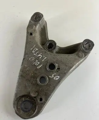 Volkswagen Polo IV 9N3 Engine mounting bracket 600199185D 600199185 6Q0199185D