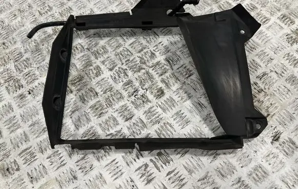 Chevrolet Corvette C8 Intercooler air guide/duct channel 23428551