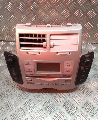 Toyota Yaris Radio/CD/DVD/GPS head unit CEA00076 861200D210
