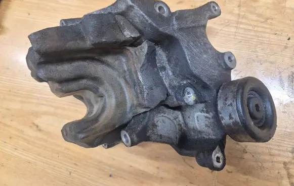 Hyundai Sonata Power steering pump mounting bracket 