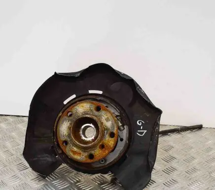 Rear wheel hub
