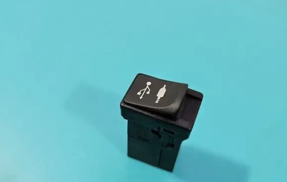 Toyota Auris E180 USB socket connector 861900D030 IMPRK1553286