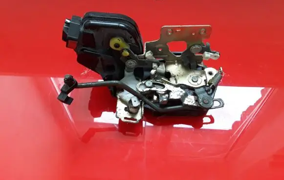 Hyundai Trajet Front door lock NOCODE