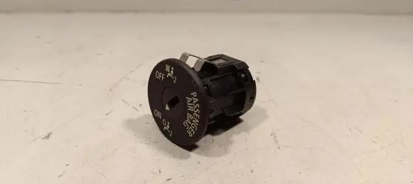 Passenger airbag on/off switch