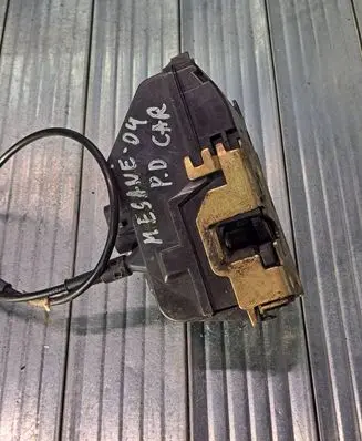 Renault Megane II Front door lock