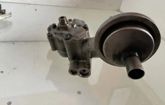 Audi A6 S6 C6 4F Oil pump 059115105