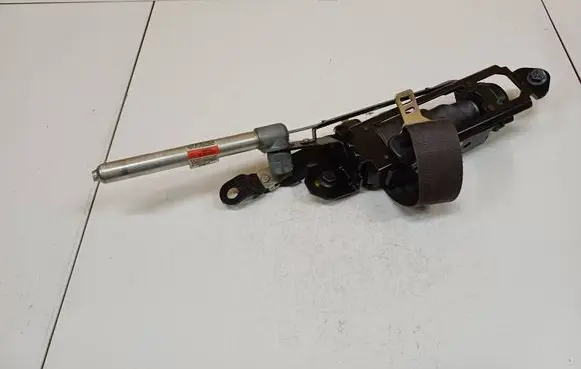Volvo V70 Front seatbelt 8665872