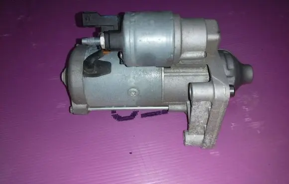 Peugeot Partner III Starter motor 9832577880