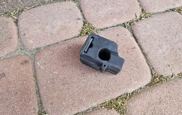 Opel Combo E Front door check strap stopper 9822849580