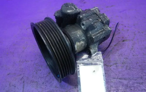 Volkswagen Polo III 6N 6N2 6NF Power steering pump 032145157A