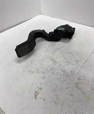 Volkswagen PASSAT B5 Accelerator throttle pedal 8D1721523E 6PV00837503
