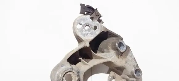 Engine mounting bracket