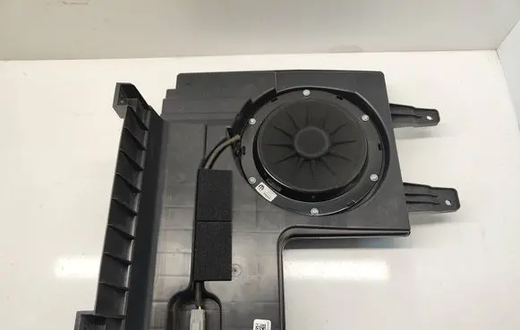 Ram 1500 Subwoofer speaker 68329768AA S2000272848 P68277288AB