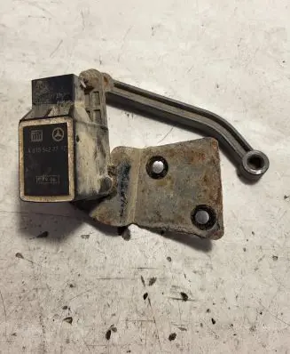 Mercedes-Benz E W211 Air suspension front height level sensor A0105427717