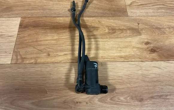 Ford Mondeo MK IV Windscreen/windshield washer pump 1S7117K624F